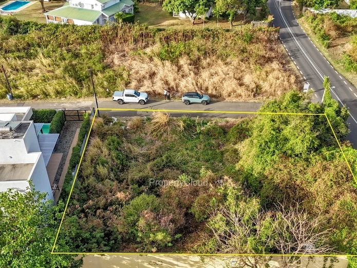 A Vendre - Portion De Terrain - Calodyne
