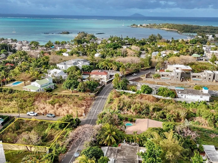 A Vendre - Portion De Terrain - Calodyne