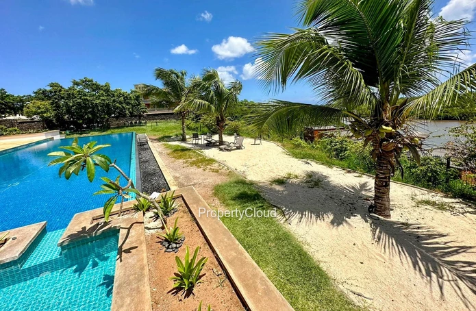 For Rent – 4-Bedroom Star Villa Apartment With Private Pool - Port Chambly - Baie Du Tombeau