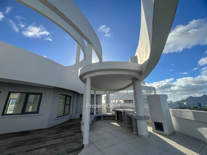 For Rent - 3-Bedroom Apartment - Sky Garden - Trianon