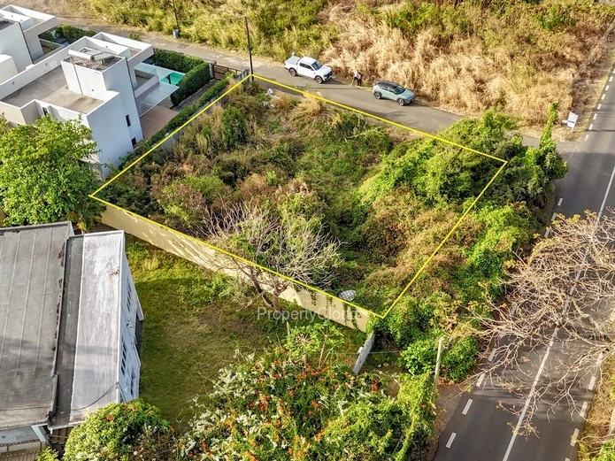 A Vendre - Portion De Terrain - Calodyne