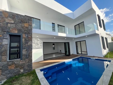 4 Bedroom Villa