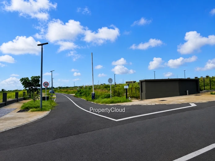 For Sale | Rare Corner Plot | Morcellement Oceanside | Uniciti Smart City
