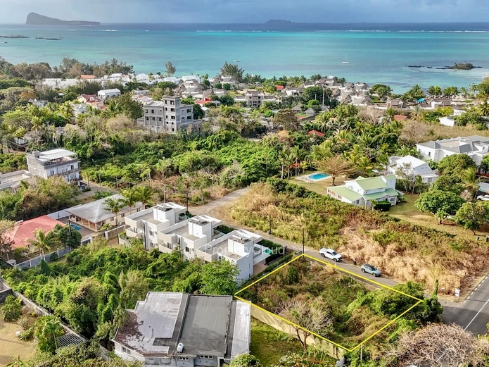 A Vendre - Portion De Terrain - Calodyne