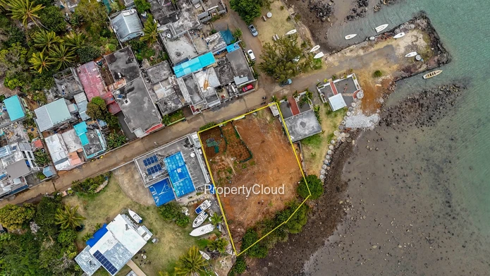 For Sale - Plot Of Land (Near The Sea) - Poudre D'or Hamlet 
