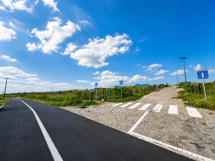 For Sale | Rare Corner Plot | Morcellement Oceanside | Uniciti Smart City