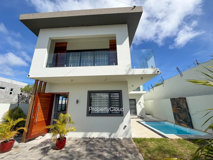 For Rent - 4-Bedroom Villa - Pereybère